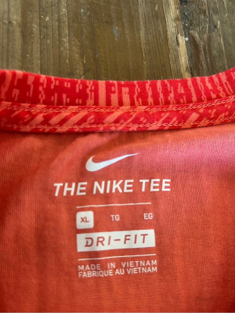 Nike‎ Dri-FIT Mens XL Red Short Sleeve Training Workout Performance Shirt - Picture 6 of 6